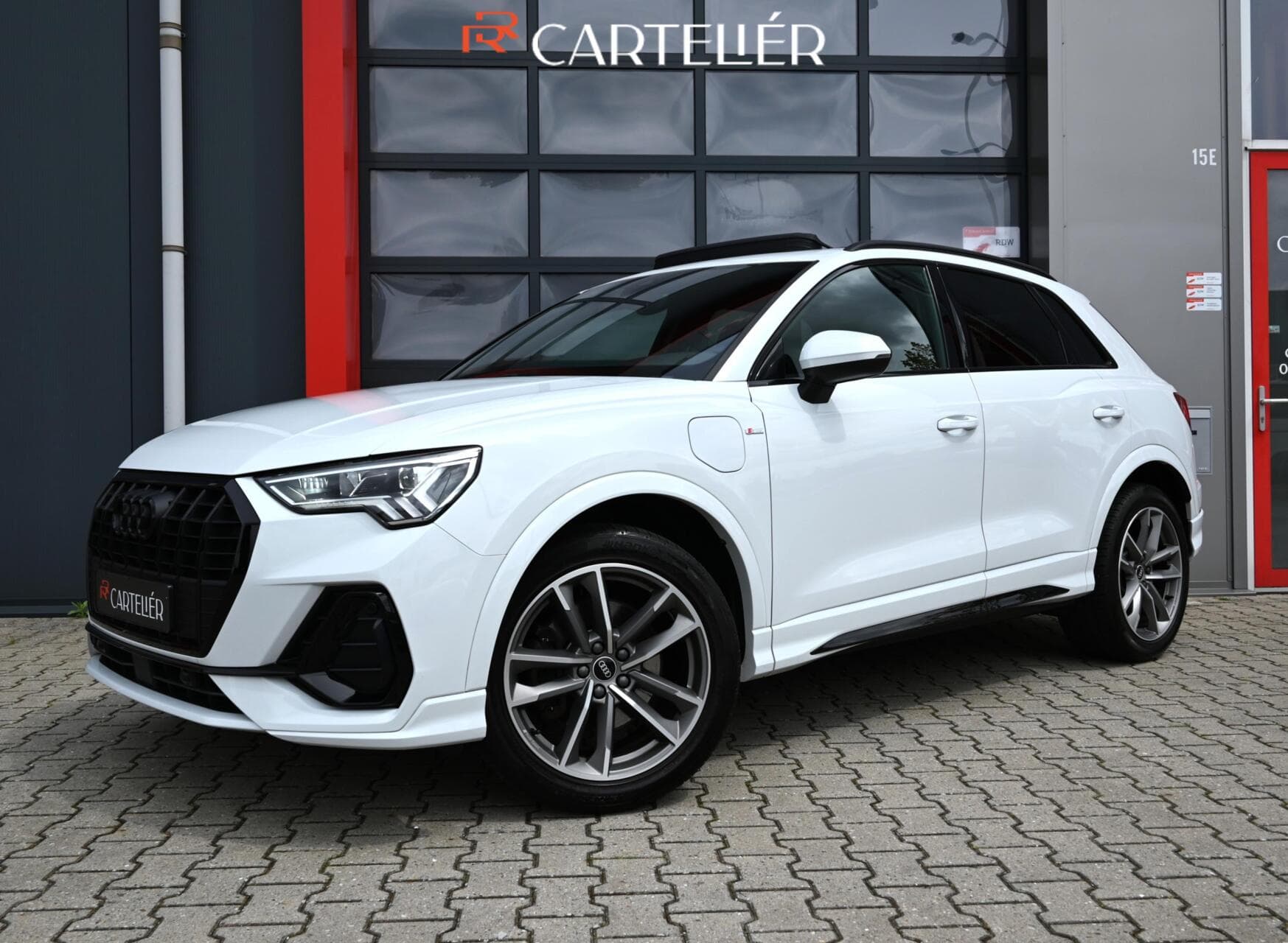 Audi Q3 Banner